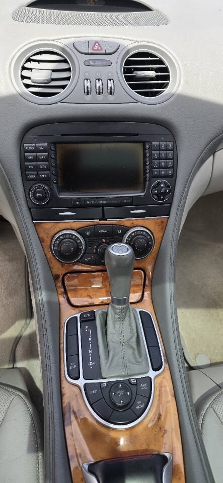 Used 2007 Mercedes-Benz SL 550 w/ AMG Sport Pkg image 17