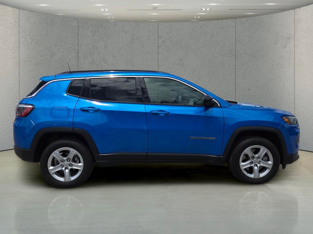 Used 2023 Jeep Compass Latitude w/ Sun and Sound Group image 2