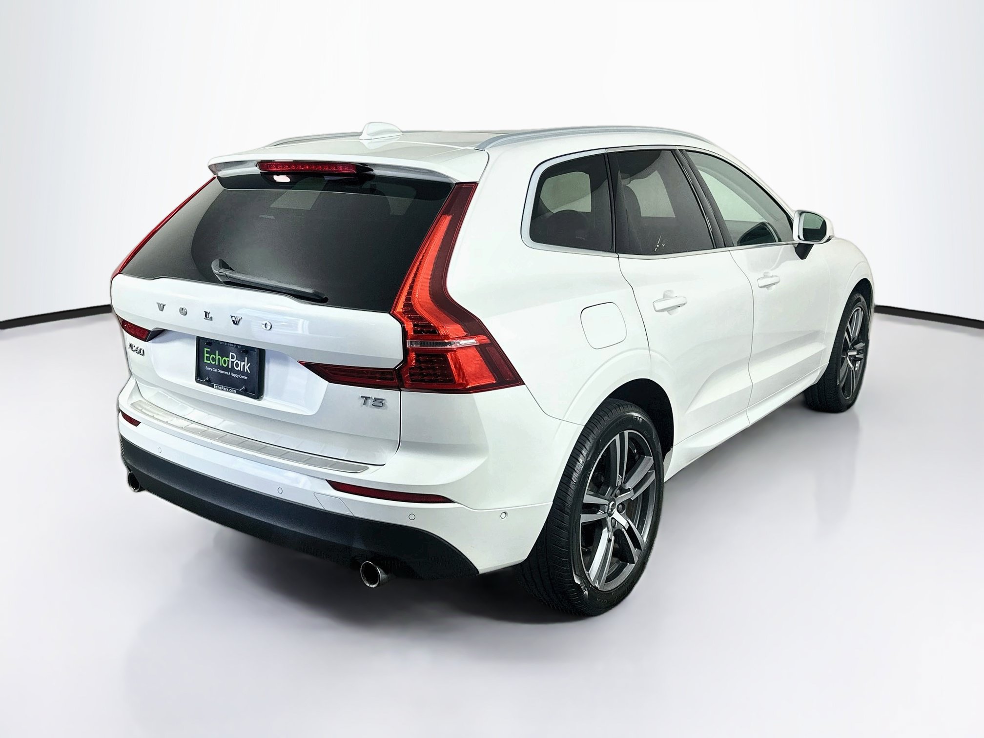 Used 2019 Volvo XC60 T5 Momentum w/ Multimedia Package FWD image 9