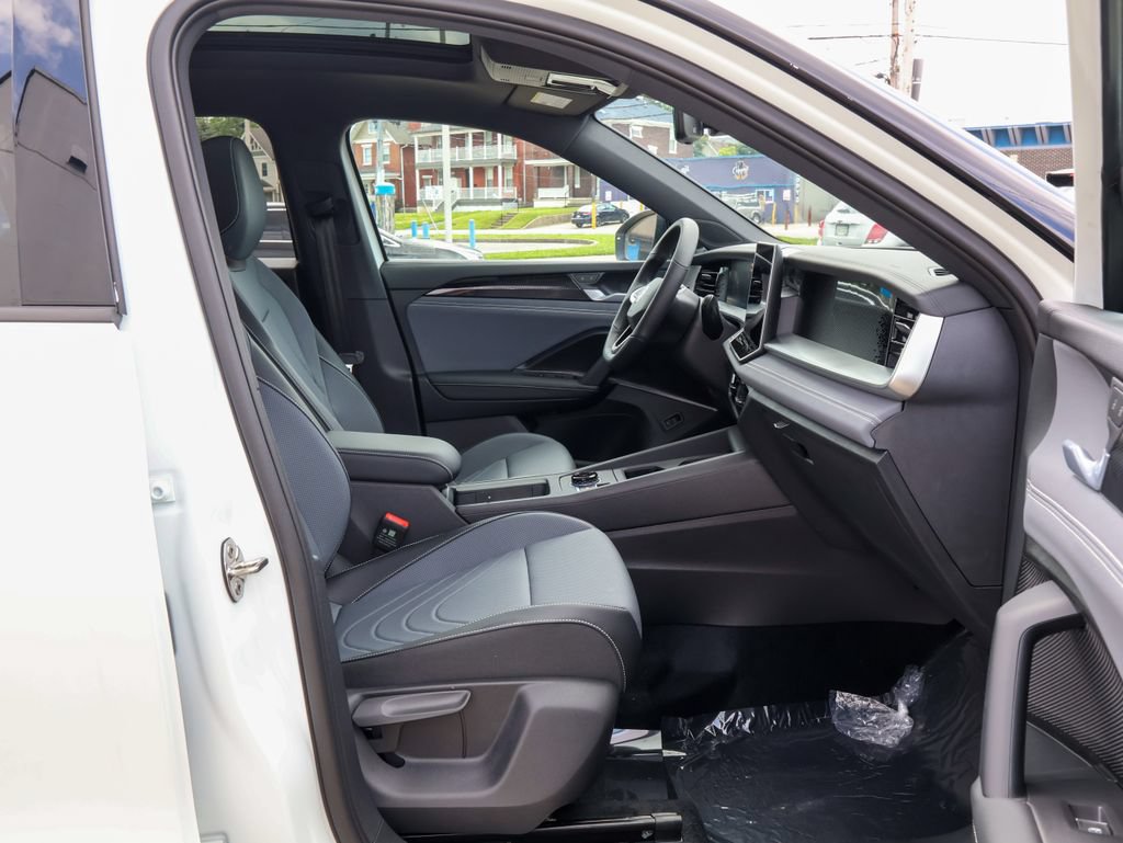 New 2026 Volkswagen Tiguan SE R-Line AWD/4WD image 31