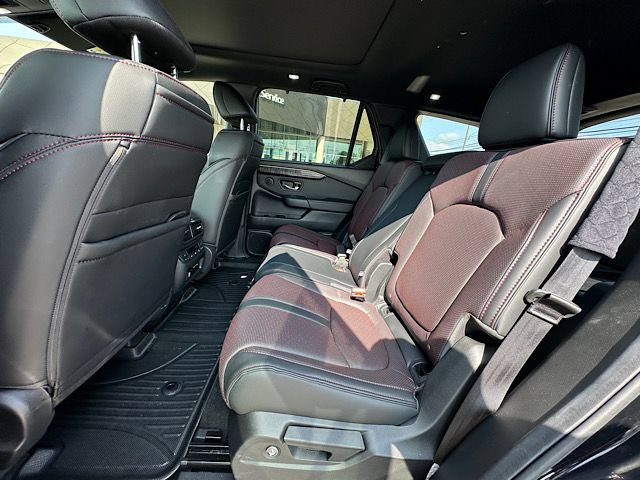 Used 2025 Honda Pilot Black Edition image 19