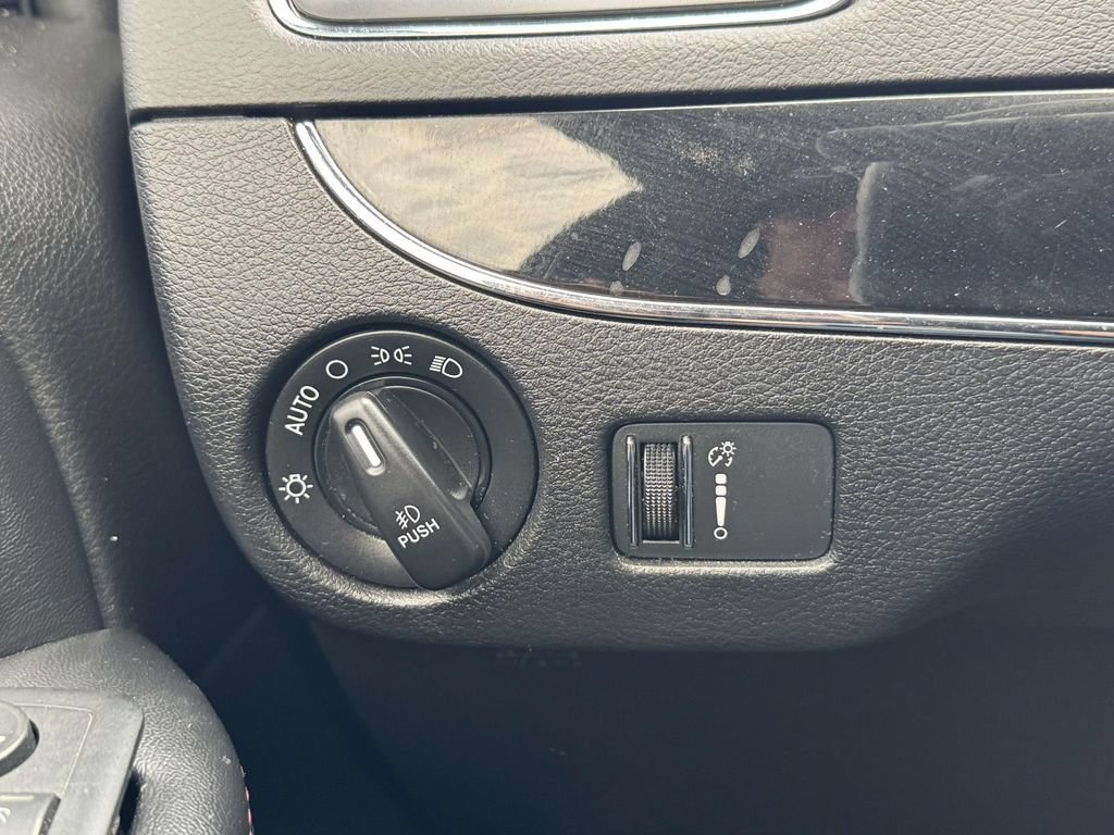Used 2020 Dodge Grand Caravan SE FWD image 16