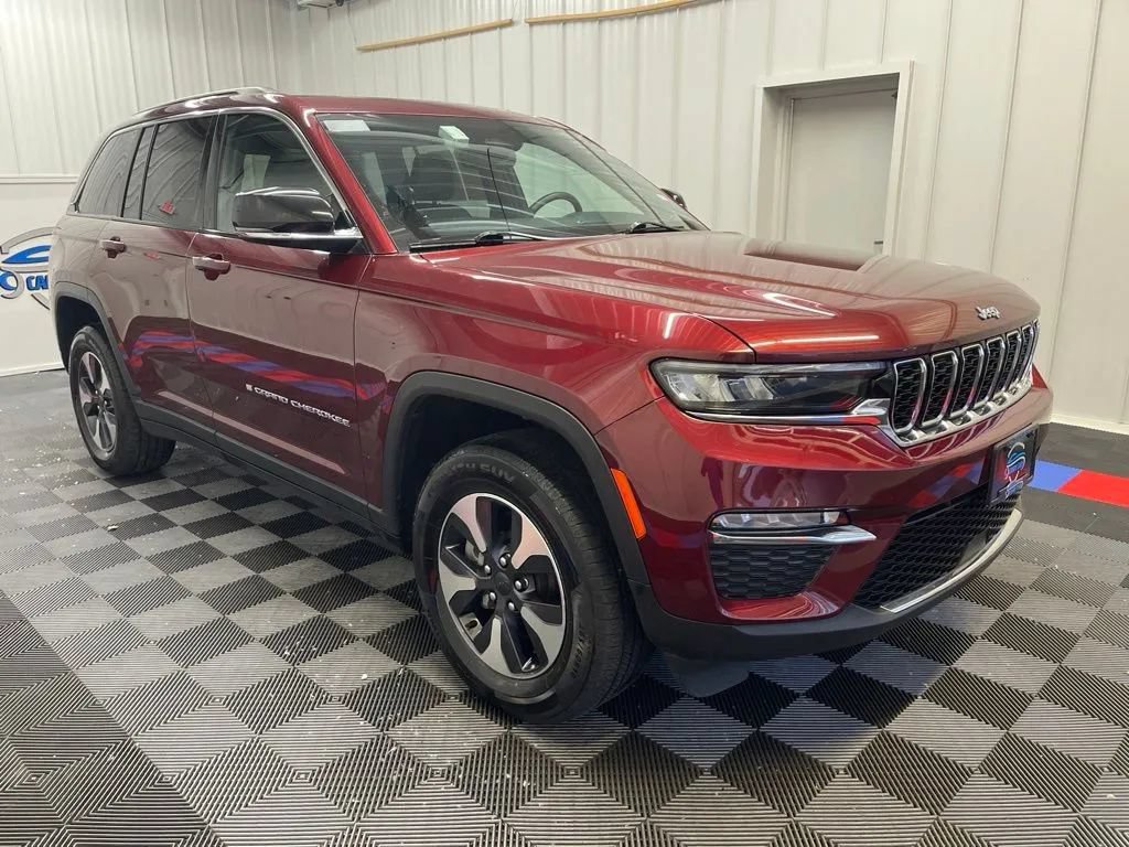 Used 2024 Jeep Grand Cherokee Limited 4xe AWD/4WD image 3