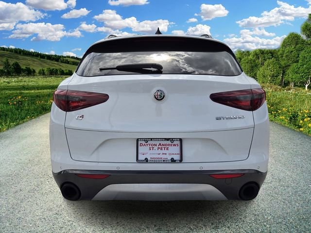 Used 2023 Alfa Romeo Stelvio Ti image 5
