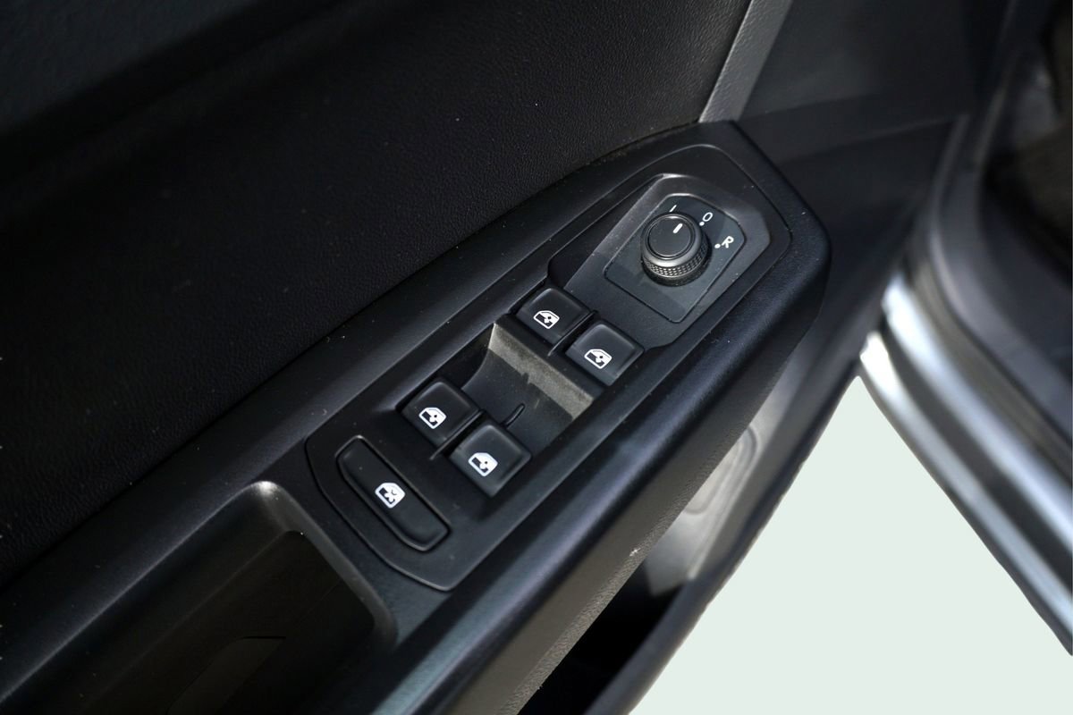 Used 2020 Volkswagen Atlas Cross Sport SE w/ Towing Package image 17