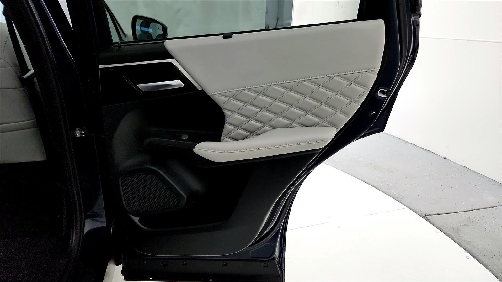 Used 2025 Mitsubishi Outlander SEL image 19