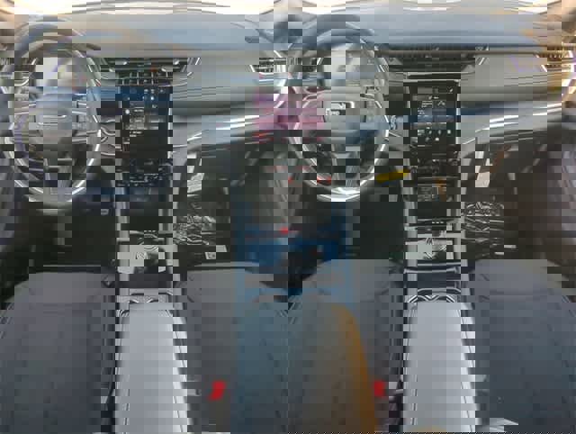 Used 2025 Jeep Grand Cherokee Laredo image 15