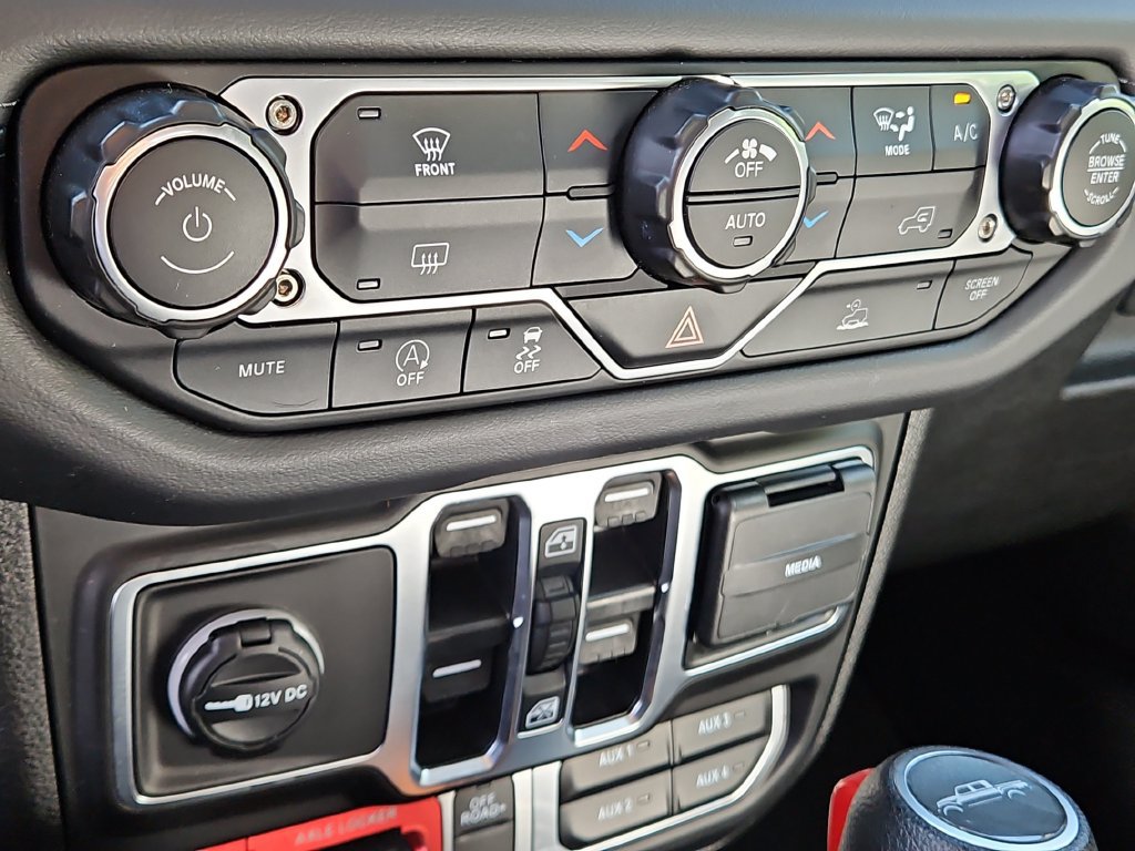 Used 2026 Jeep Gladiator Mojave AWD/4WD image 32