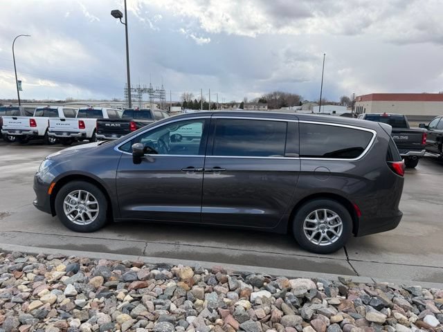 Used 2023 Chrysler Voyager LX FWD image 4
