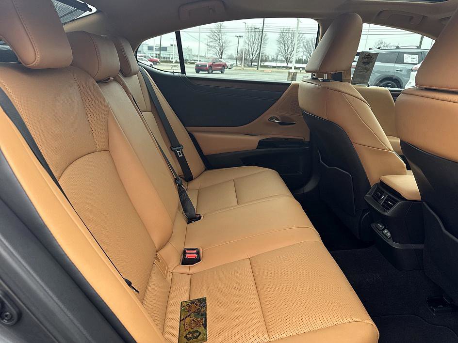 Used 2024 Lexus ES 300h w/ Premium Package image 22