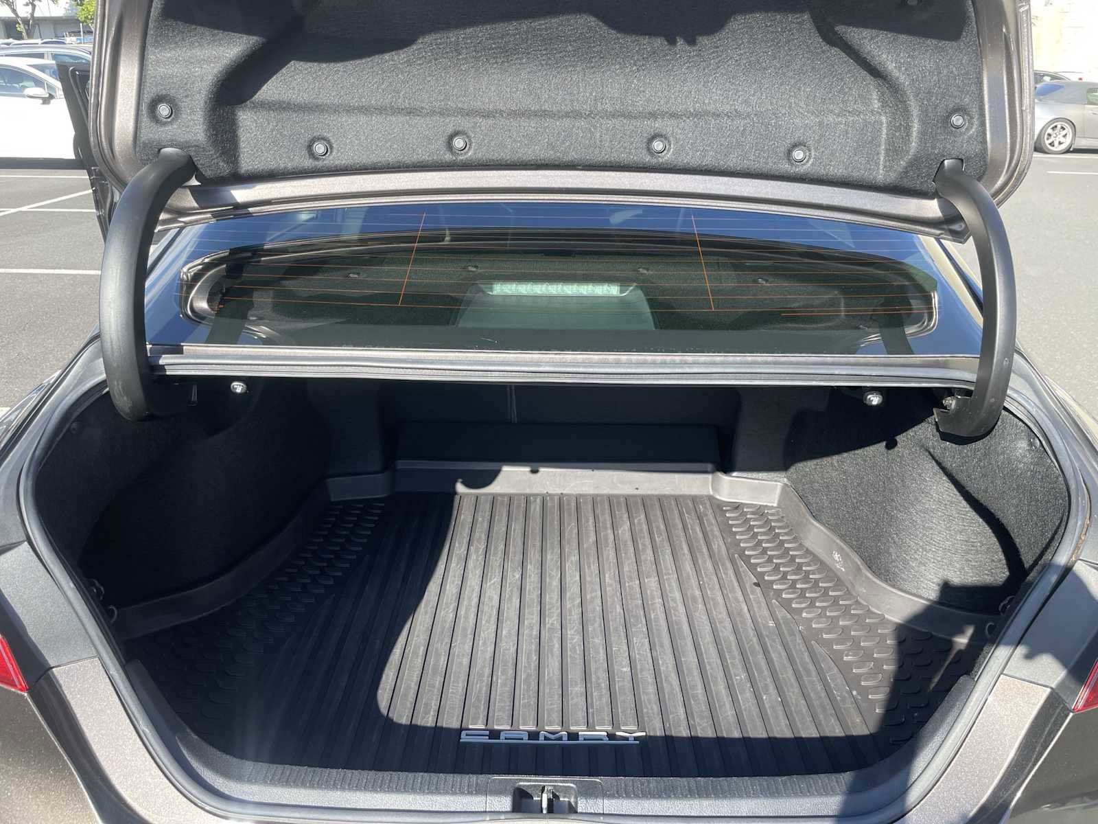 Used 2018 Toyota Camry XLE image 21