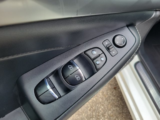 Used 2023 Nissan Maxima SV w/ Floor Mat Group FWD image 16