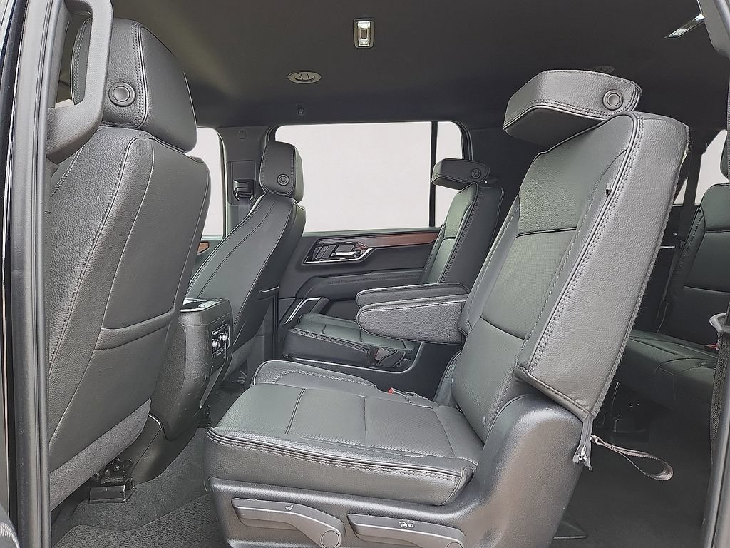Used 2025 GMC Yukon XL Denali AWD/4WD image 18