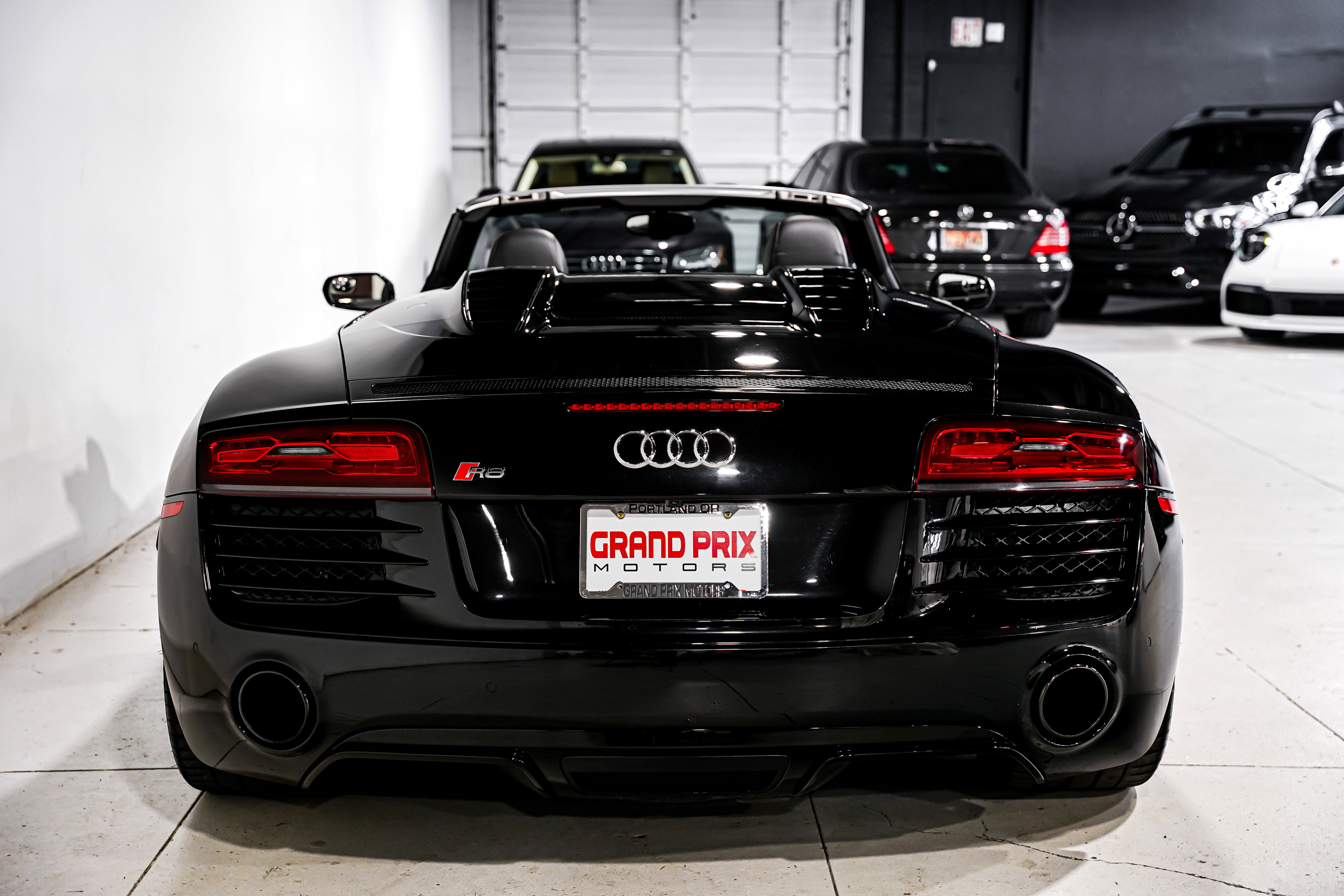 Used 2014 Audi R8 V8 w/ Full Leather Package image 5