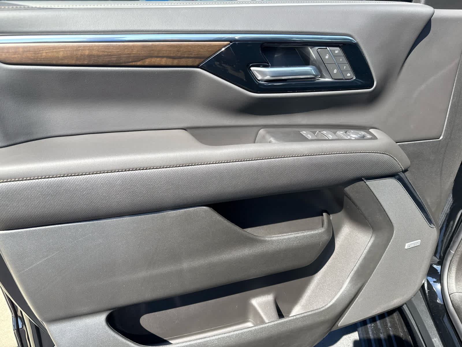 New 2026 Chevrolet Suburban High Country AWD/4WD image 16