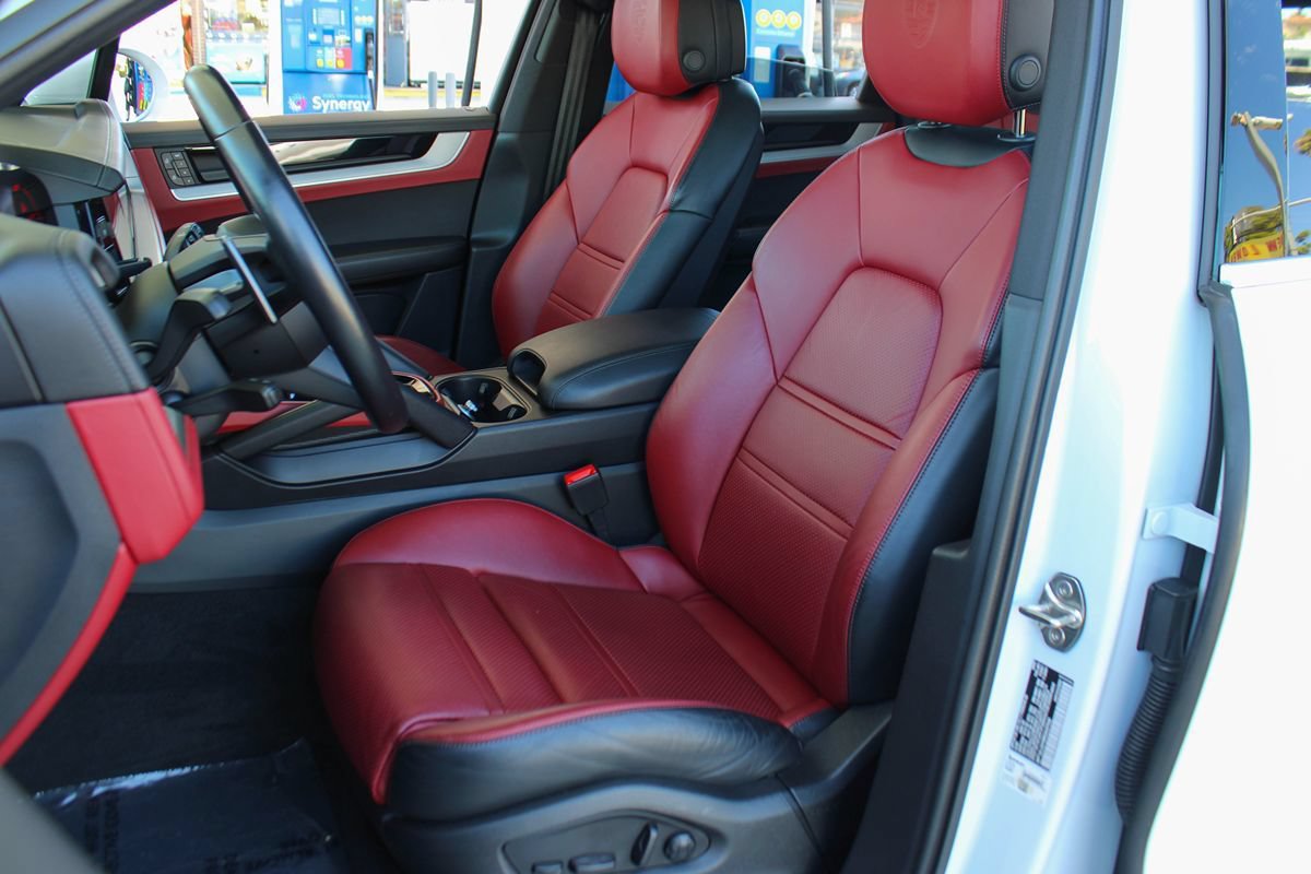 Used 2024 Porsche Cayenne S AWD/4WD image 16