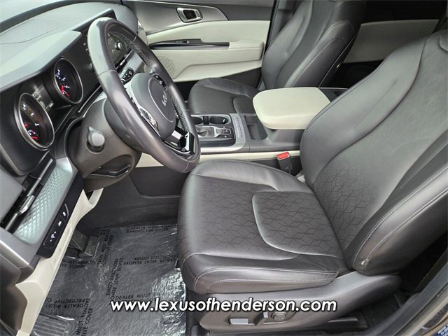 Used 2024 Kia Carnival LX image 10