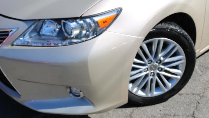 Used 2015 Lexus ES 350 4dr Sdn w/ Luxury Package image 4