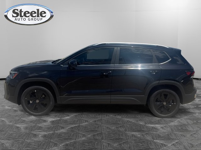 New 2026 Volkswagen Taos SE FWD image 2