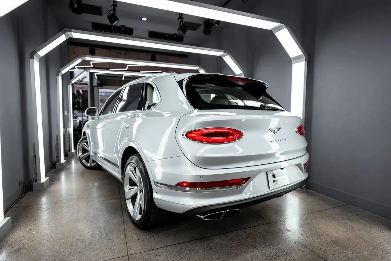 Used 2023 Bentley Bentayga AWD/4WD image 46