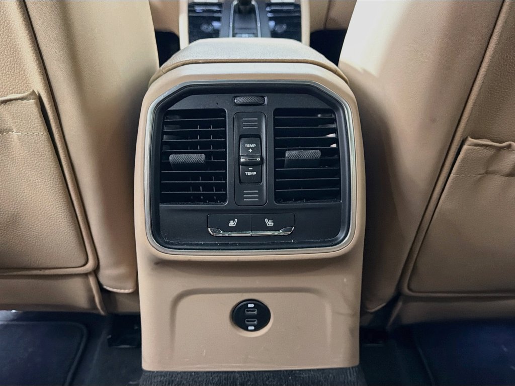 Certified 2023 Porsche Macan S AWD/4WD image 27