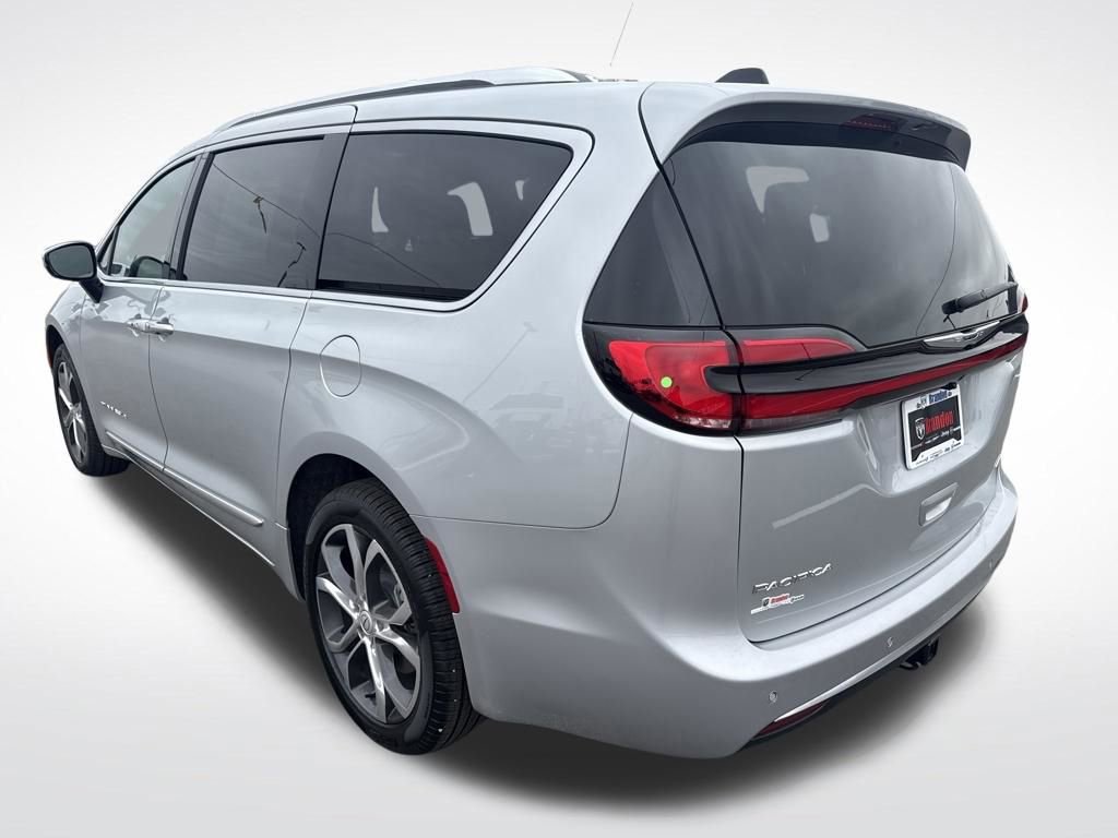 New 2026 Chrysler Pacifica Pinnacle image 3