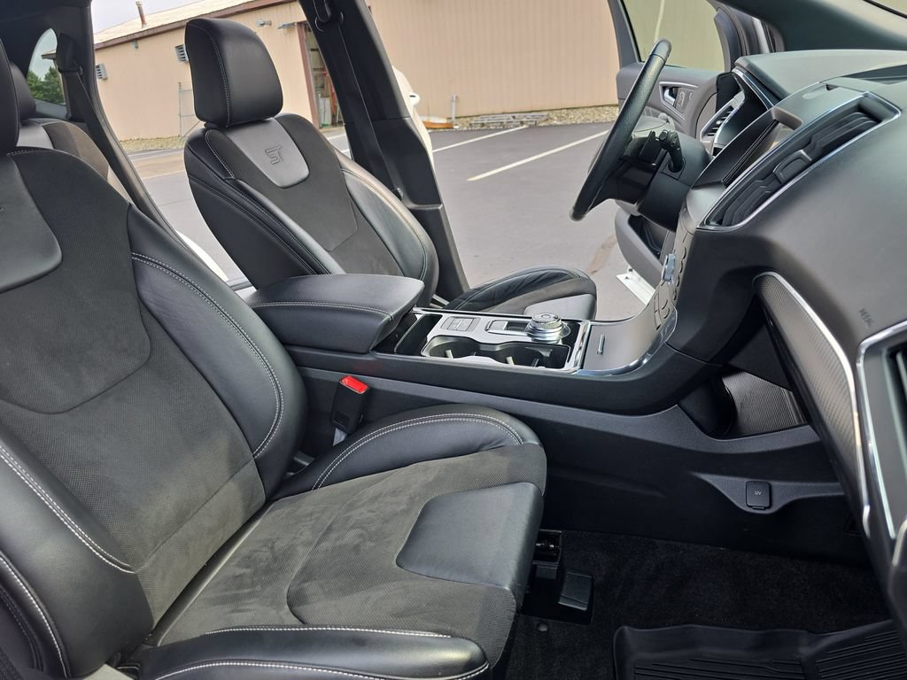 Used 2020 Ford Edge ST w/ Equipment Group 401A AWD/4WD image 13