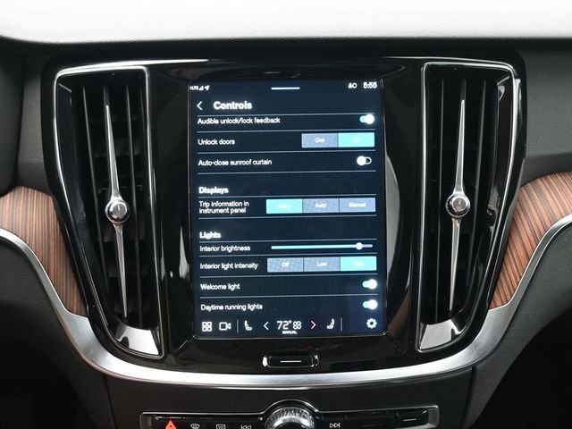 Used 2025 Volvo S60 B5 Plus image 18