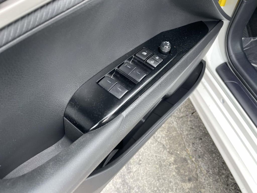 Used 2025 Toyota Camry SE w/ Convenience Package image 28