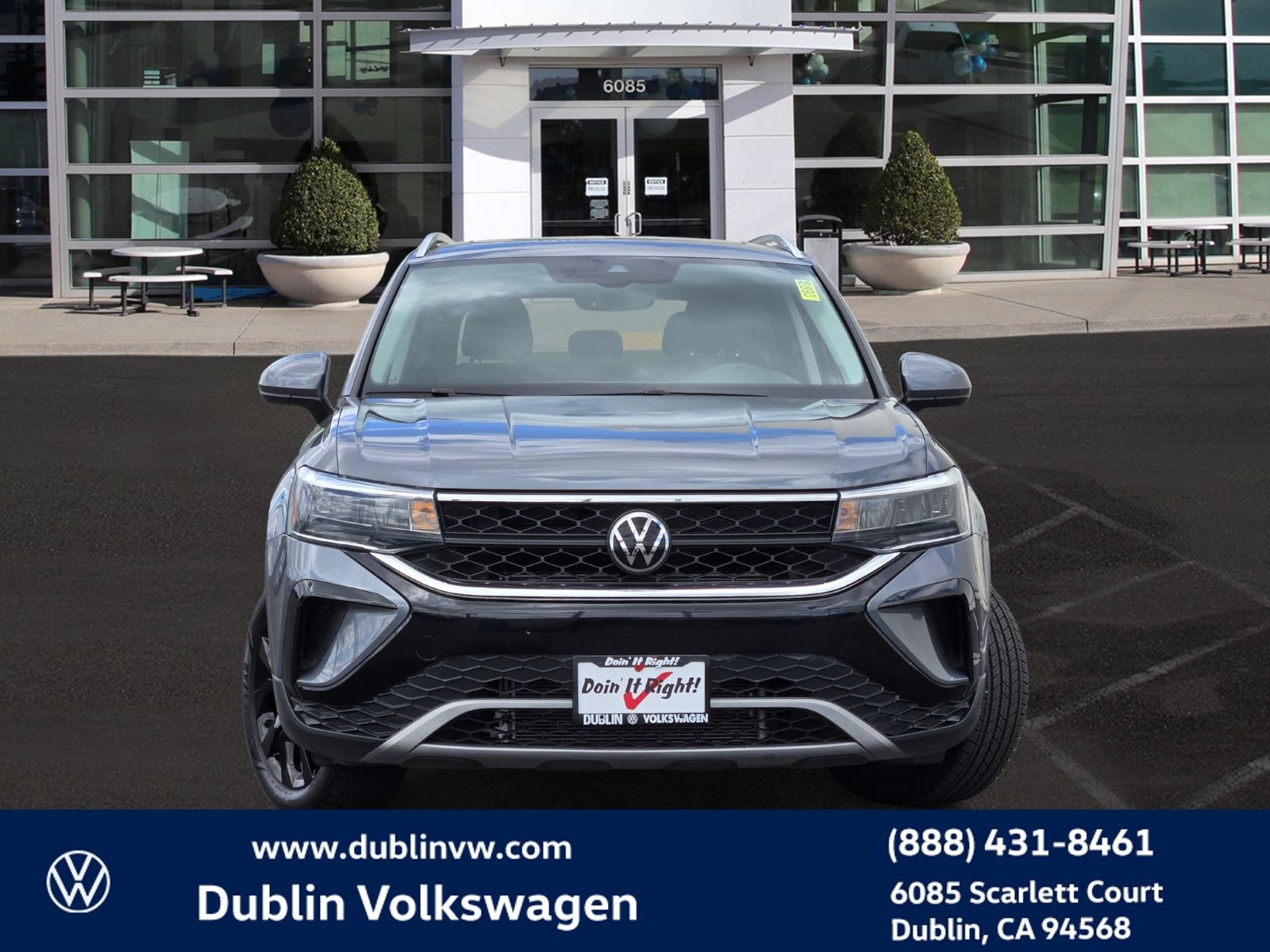 Certified 2023 Volkswagen Taos SE w/ Panoramic Sunroof Package FWD image 2