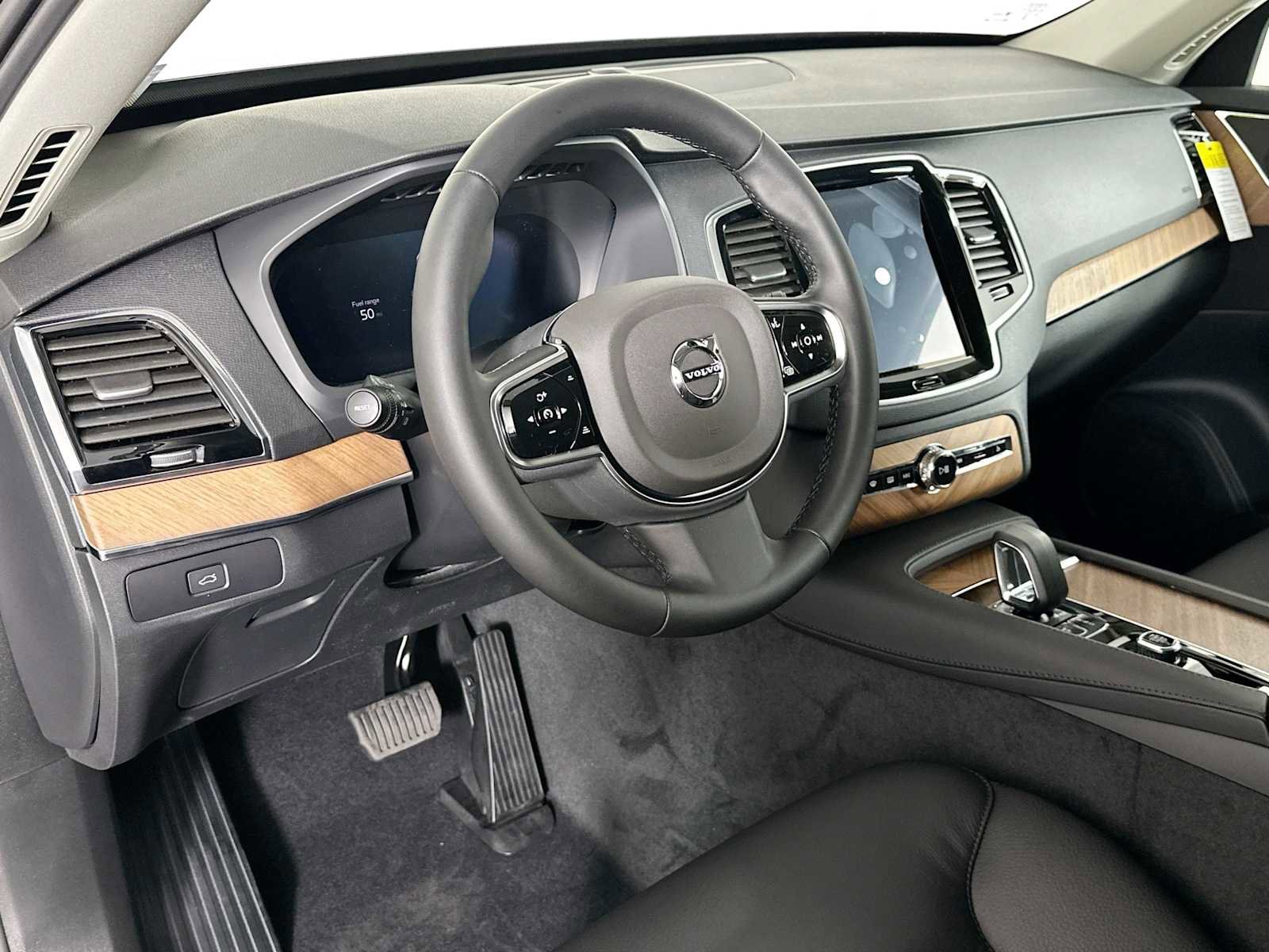 Used 2025 Volvo XC90 B6 Plus w/ Protection Package Premier image 7