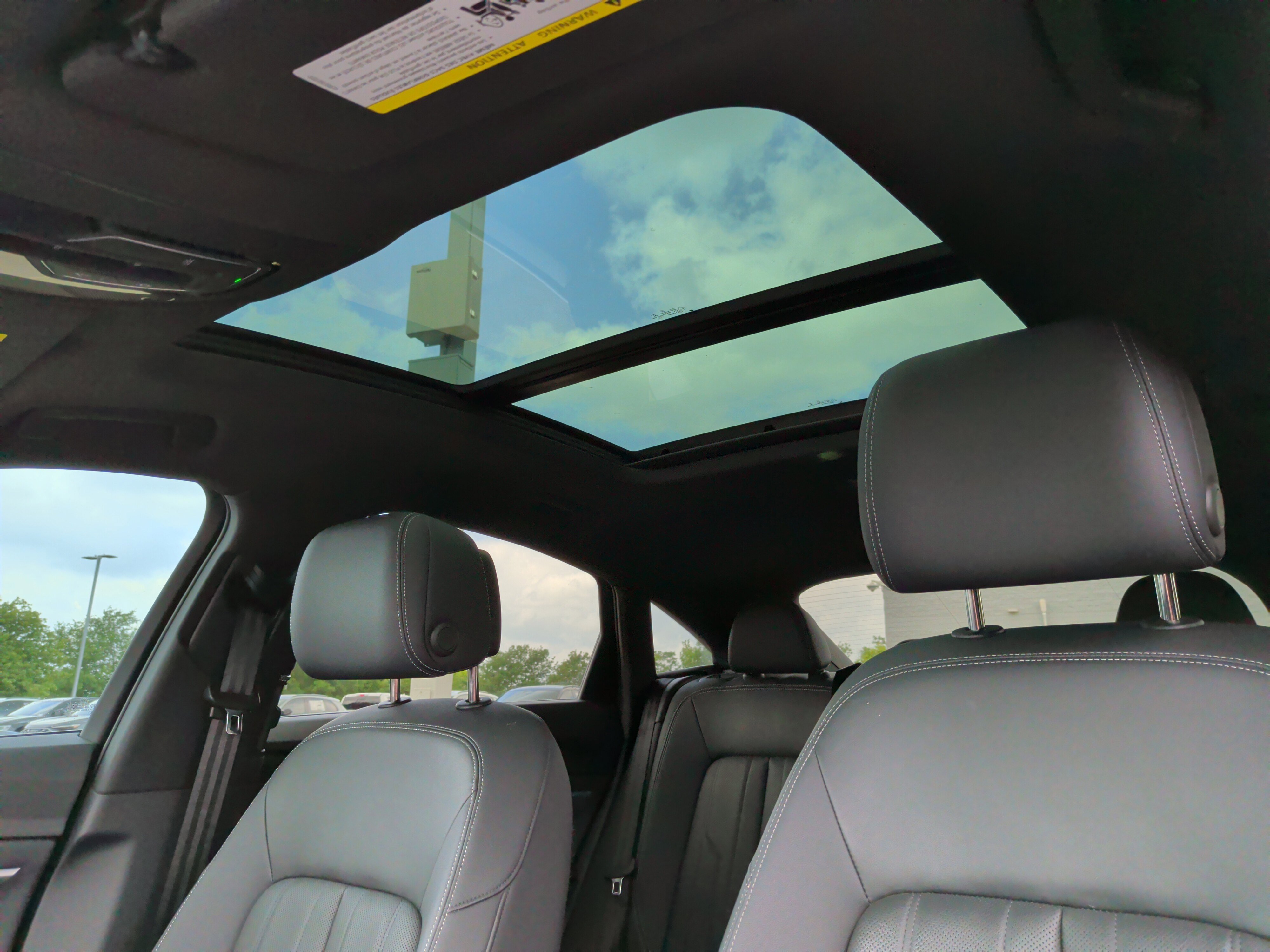 Used 2023 Audi e-tron Premium Plus image 28