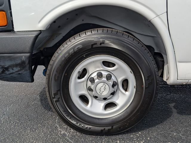 Used 2015 Chevrolet Express 2500 image 6
