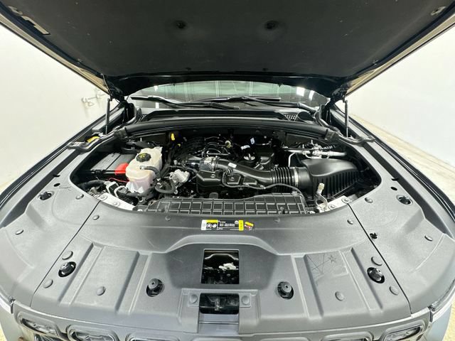 Certified 2025 Jeep Grand Cherokee Altitude AWD/4WD image 19