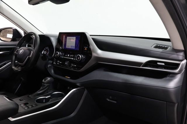 Used 2023 Toyota Highlander XLE image 14
