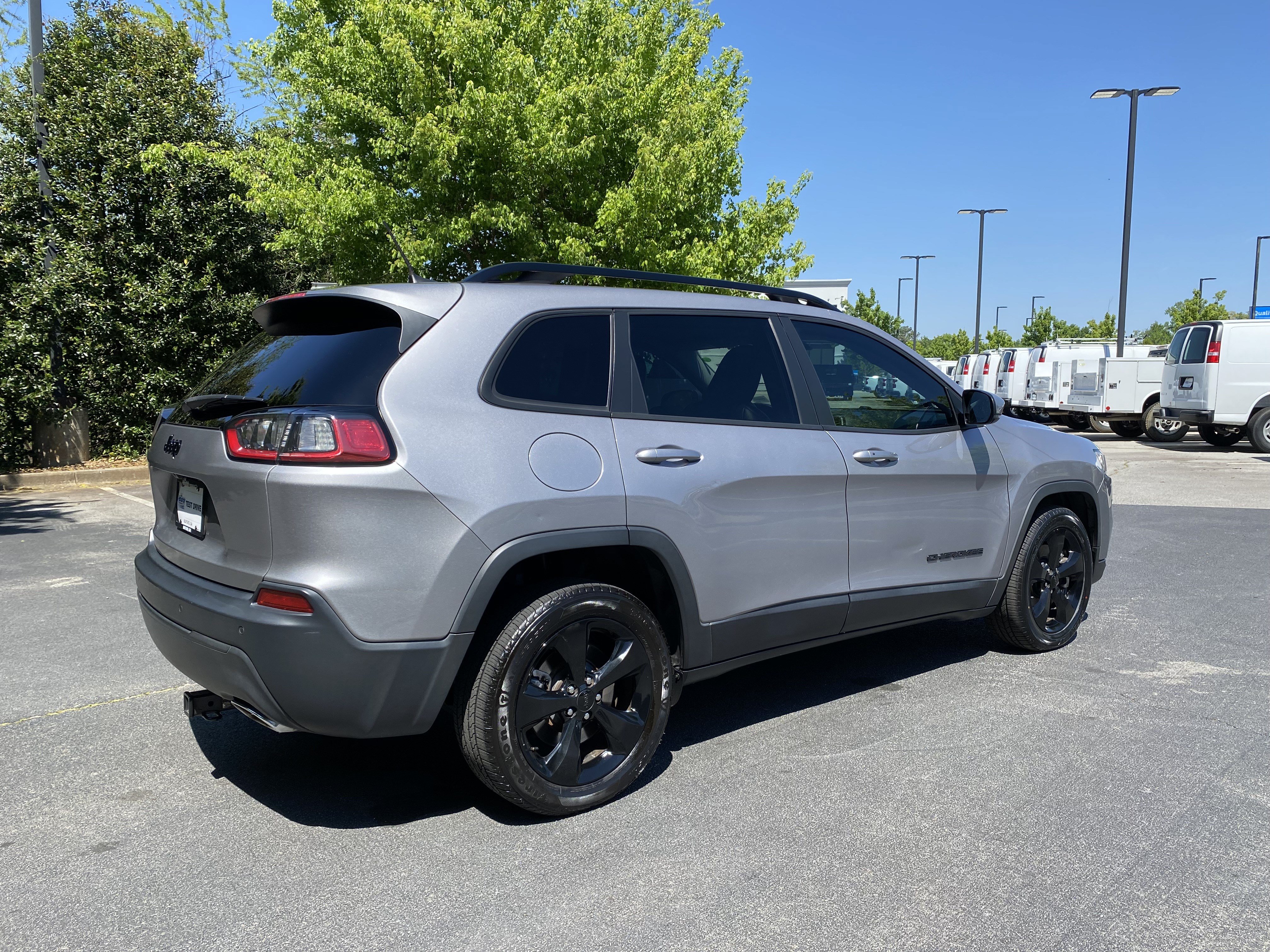 Used 2019 Jeep Cherokee Latitude Plus FWD image 9