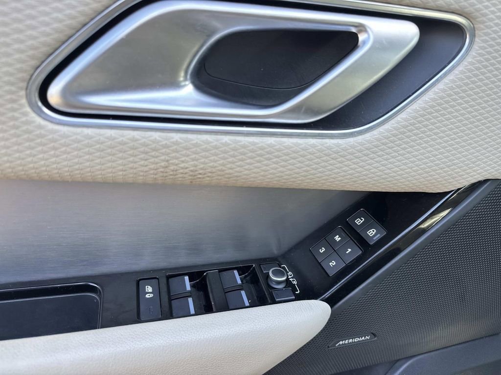 Used 2021 Land Rover Range Rover Velar R-Dynamic S image 22