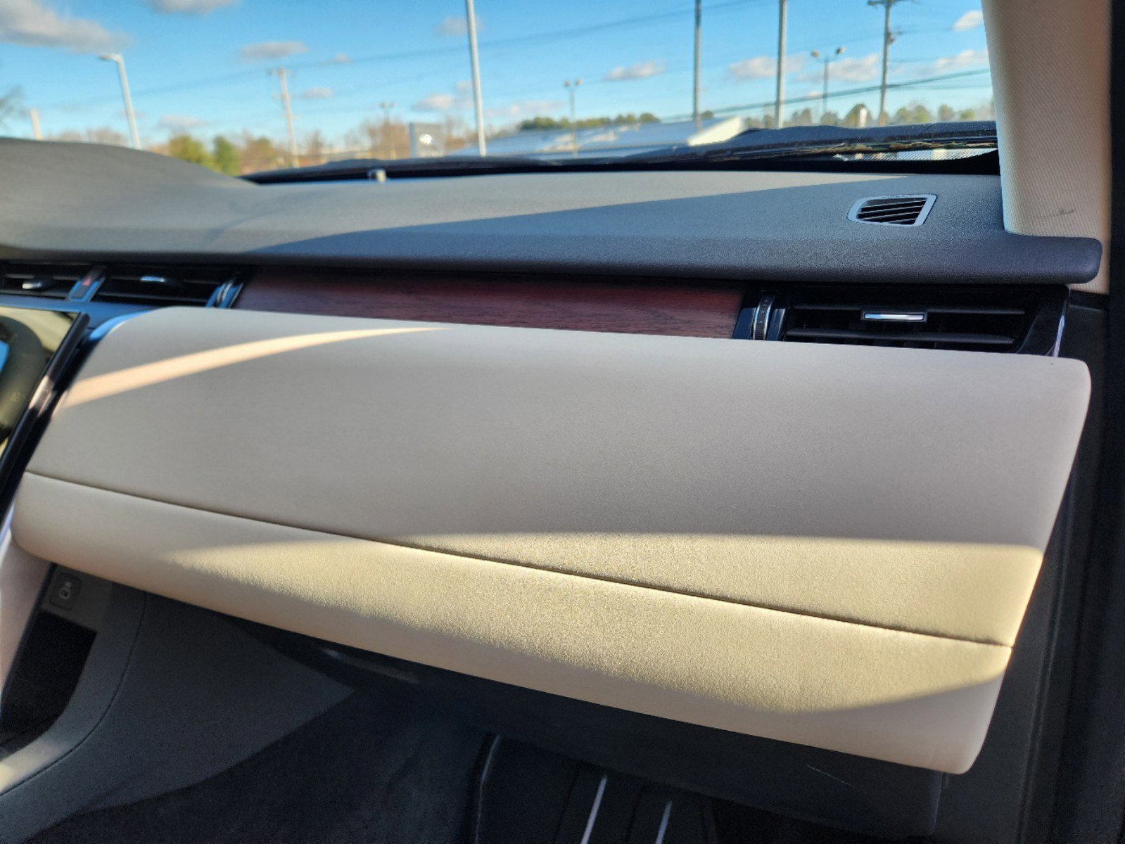 Certified 2024 Land Rover Discovery Sport S image 17