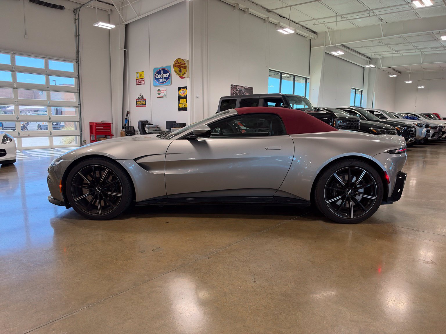 Used 2021 Aston Martin V8 Vantage Roadster RWD image 9