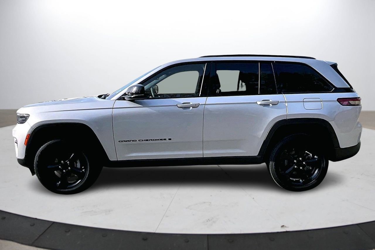 Certified 2023 Jeep Grand Cherokee Altitude image 6