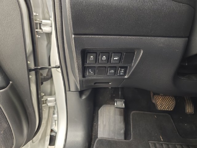 Used 2018 Nissan Pathfinder SL FWD image 35