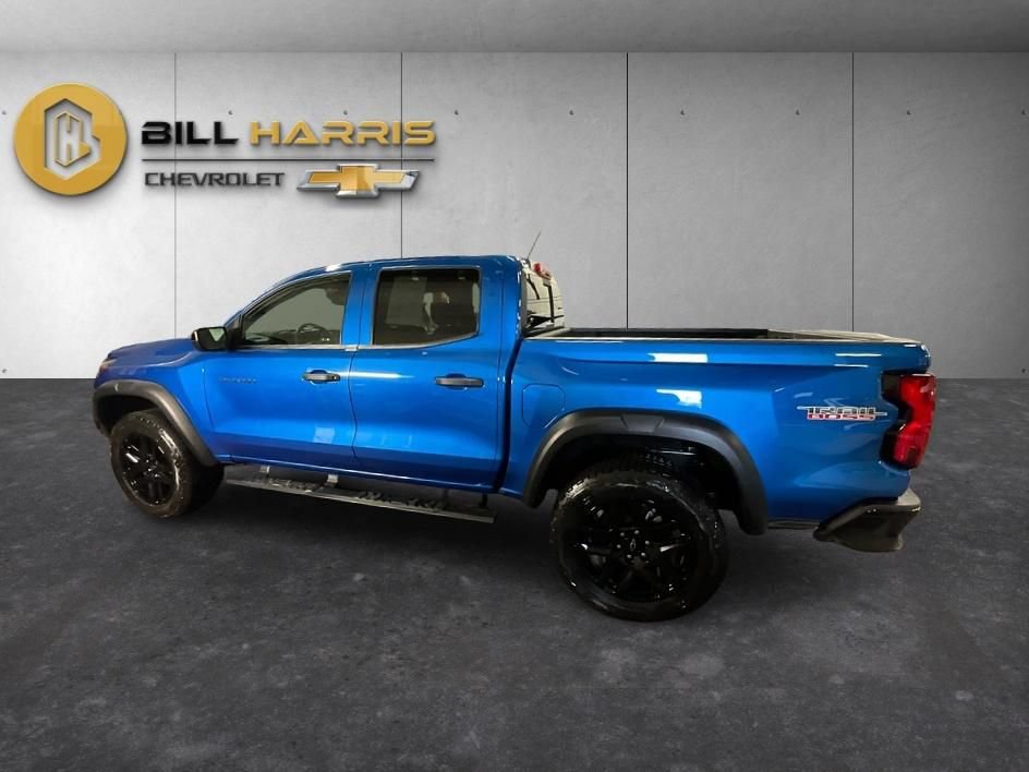 Used 2023 Chevrolet Colorado Trail Boss w/ Technology Package AWD/4WD image 12