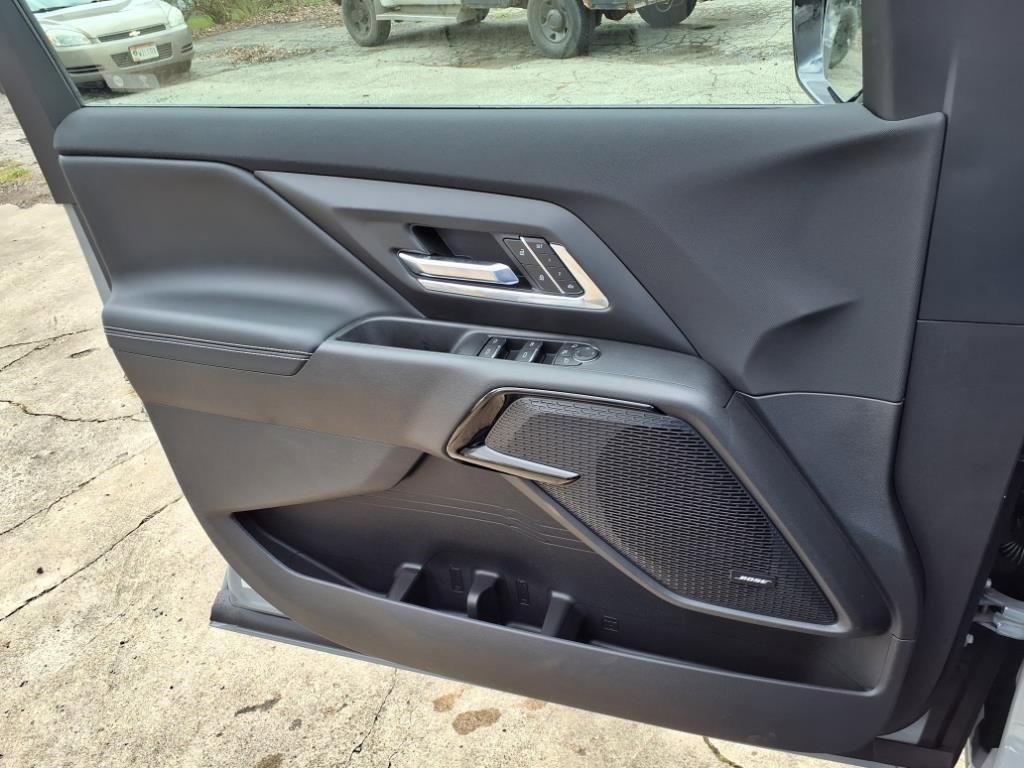 New 2025 Chevrolet Silverado EV LT image 8