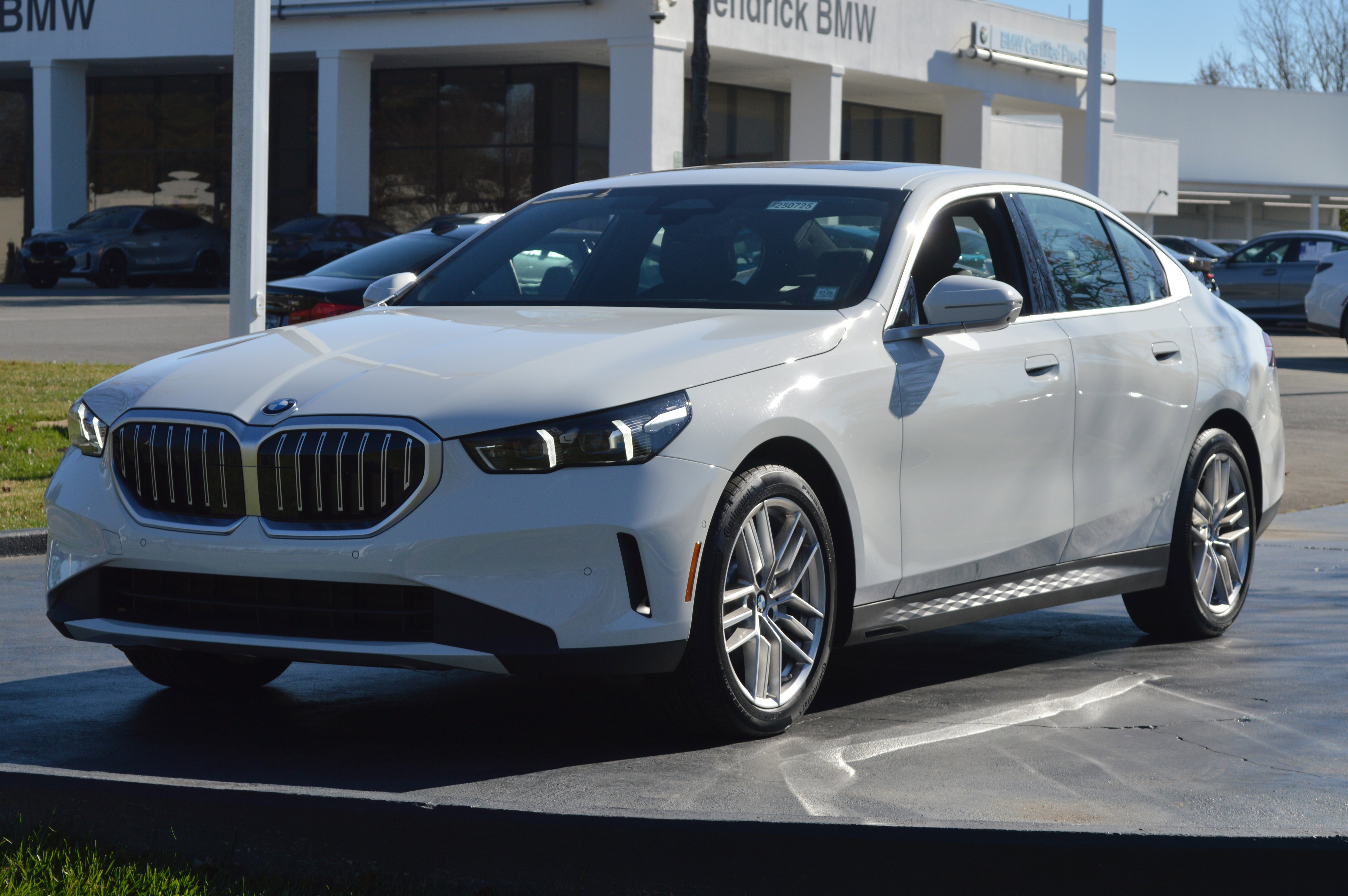 Used 2025 BMW 530i xDrive w/ Premium Package image 7