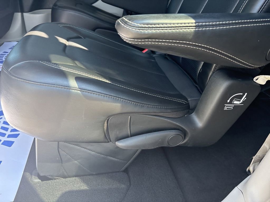 Used 2023 Chrysler Pacifica Touring-L FWD image 30