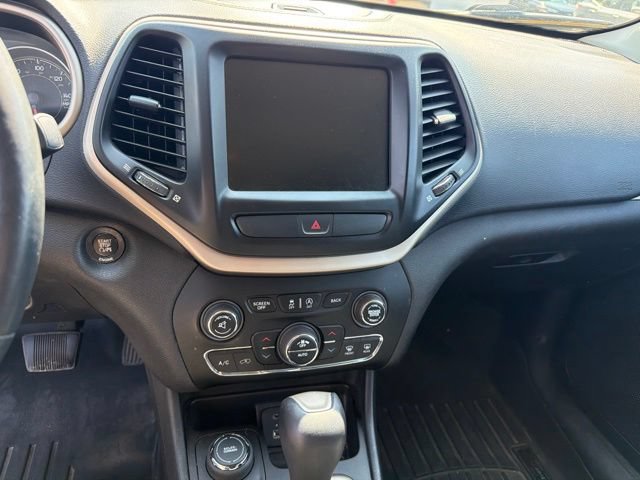 Used 2016 Jeep Cherokee Limited w/ Trailer Tow Group AWD/4WD image 9