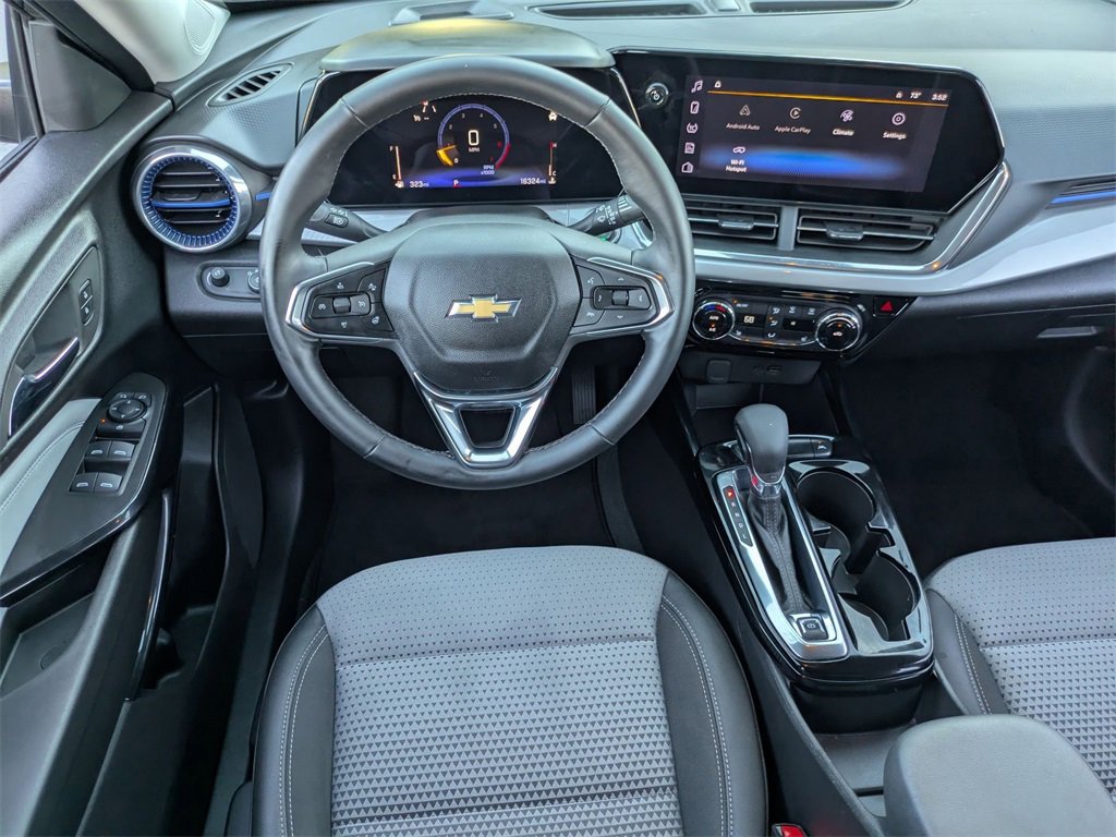 Used 2025 Chevrolet Trax LT w/ LT Convenience Package image 24