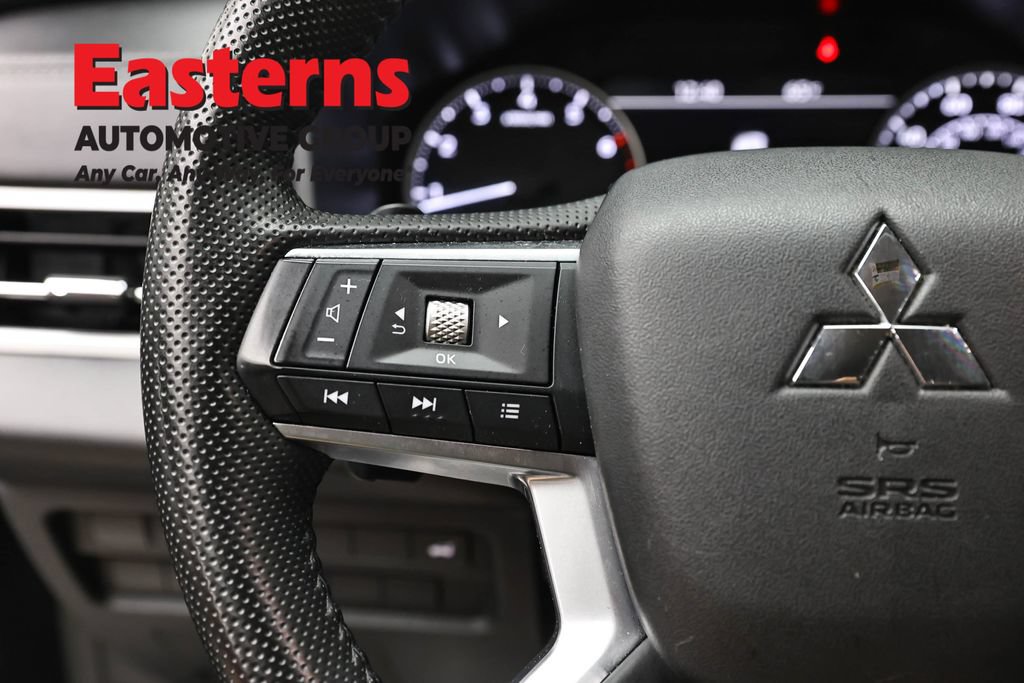 Used 2025 Mitsubishi Outlander SE AWD/4WD image 15