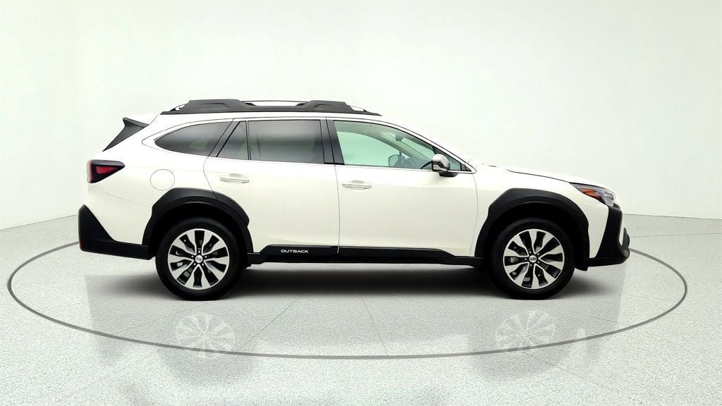 Used 2023 Subaru Outback Touring AWD/4WD image 4