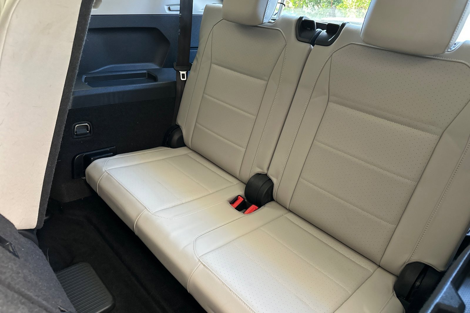 Used 2020 Volkswagen Tiguan SE w/ Panoramic Sunroof Package FWD image 14